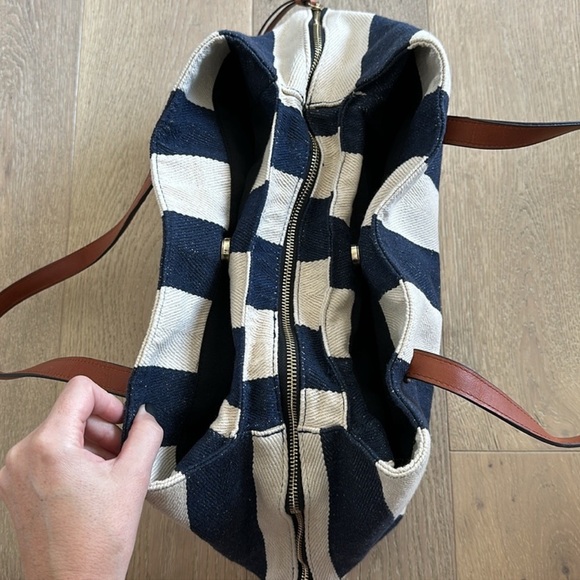 SOLE SOCIETY Millie printed oversized tote navy stripes. OS - Picture 5 of 12